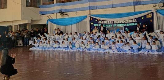 La Escuela Rivadavia le puso calor y color a los festejos del Día de la Independencia