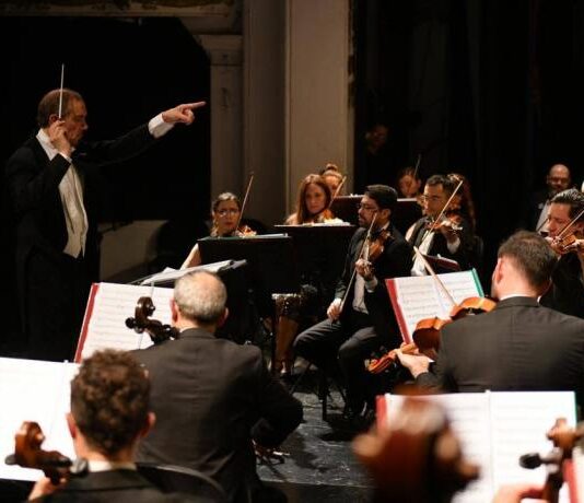 Alonso Crespo dirigió a la Orquesta Estable en la gala patriótica «Sonidos de la Independencia»