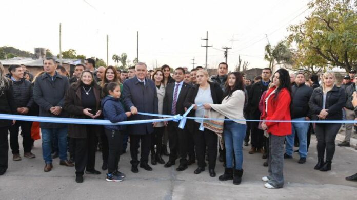 El-Gobierno-habilito-obras-de-pavimentacion-en-el-Barrio-Mutual.jpg