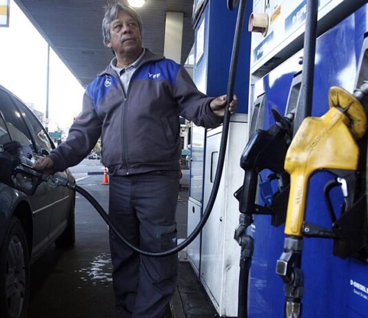 Aumenta 3,5% la nafta y el gasoil en YPF