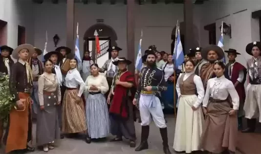 Salta homenajea a su héroe con un musical folklórico sin precedentes