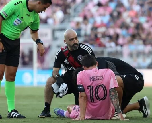 Messi encendió las alarmas: se lesionó a los ocho minutos ante Necaxa