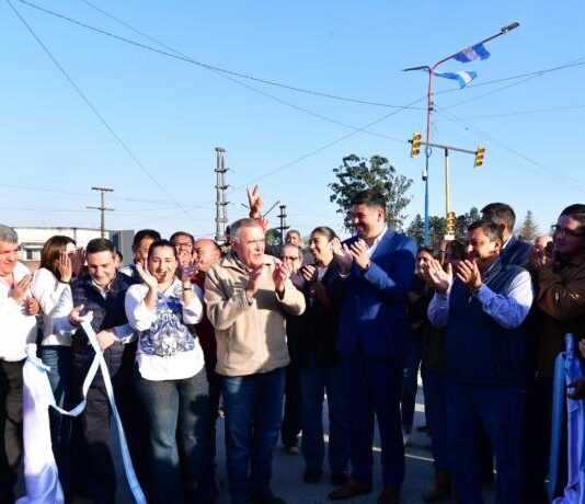 Jaldo inauguró obras de pavimento, alumbrado y un complejo de semáforos