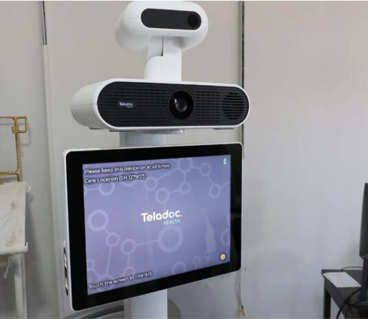 Un robot de telemedicina llega al Hospital de Niños para fortalecer la atención pediátrica