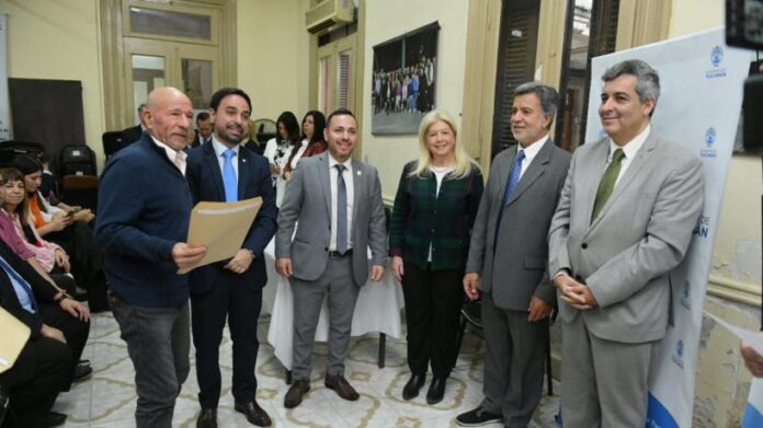 El-Gobierno-de-Tucuman-entrego-certificados-de-personeria-juridica.jpeg
