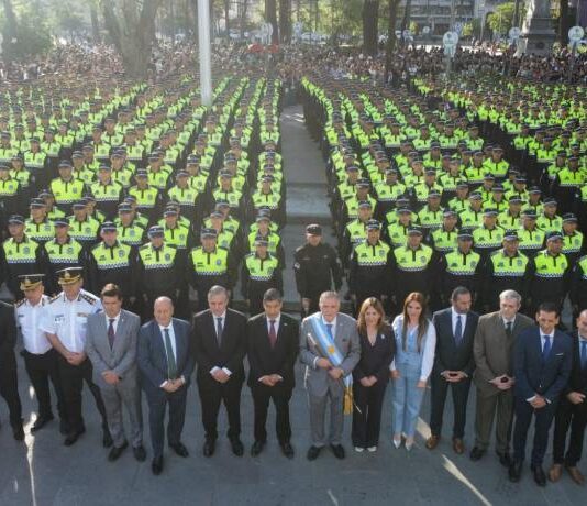 Jaldo tomó juramento a más de 1.200 policías y entregó equipamiento
