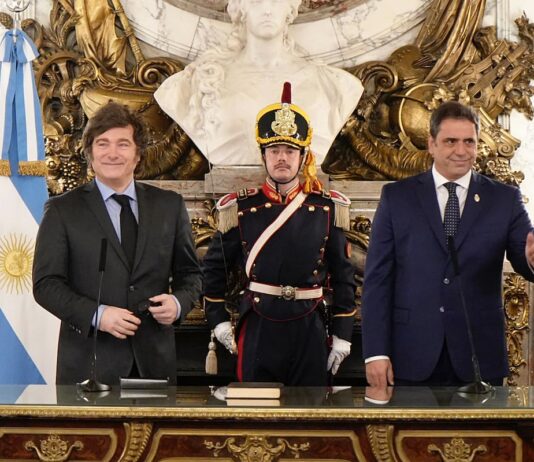 La Casa Rosada busca respaldo de los gobernadores para frenar la ofensiva opositora contra los DNU de Milei