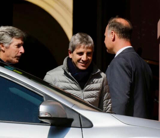 Milei reúne por segunda vez en el día a sus ministros y por ahora descarta cambios en el Gabinete