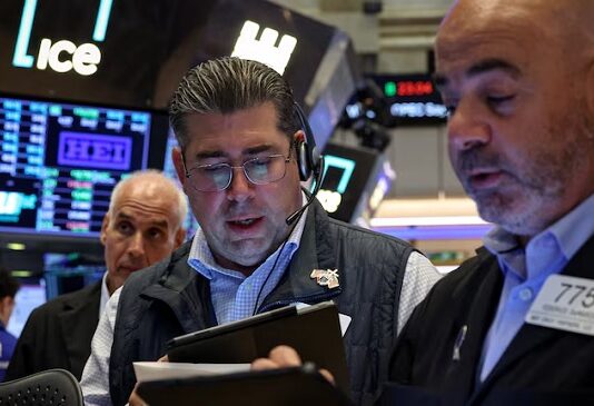 Los bonos argentinos cayeron hasta 7% y el riesgo país superó los 1.200 puntos básicos