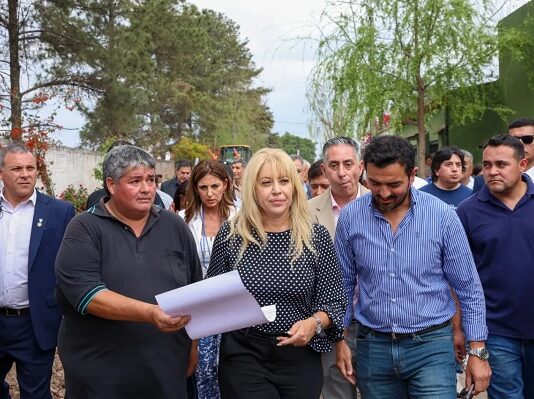 Más de 2.000 vecinos se beneficiarán con la obra de pavimentación del acceso al Mercofrut