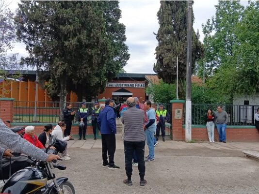 Los tucumanos vota desde temprano: «Las escuelas abrieron a las 8 con normalidad»