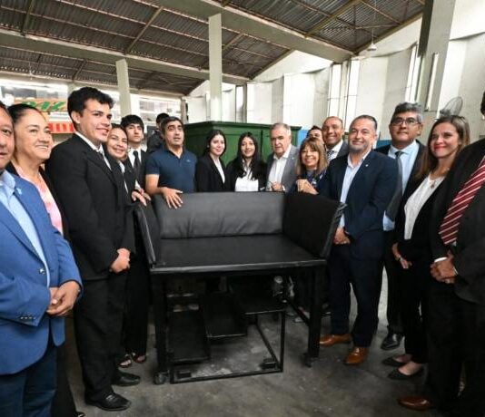 Jaldo fue invitado a recorrer la escuela tecnica de Concepción