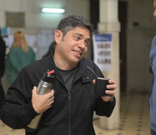 Kicillof votó y volvió a quejarse del cambio en el sistema de sufragio