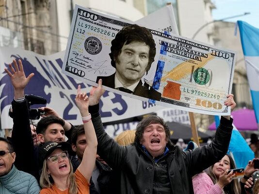 Javier Milei: “Nos van a salir dólares por las orejas”