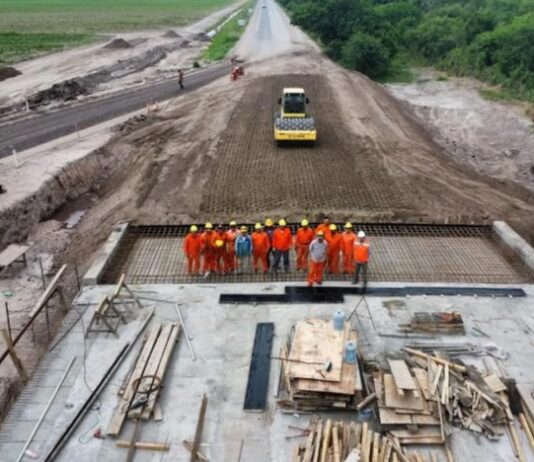 Avanza la construcción de un nuevo puente en Leales