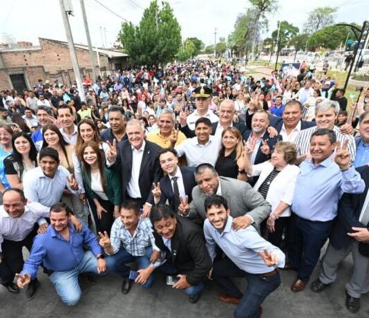 El gobernador Jaldo inauguró mejoras urbanas en Banda del Río Salí