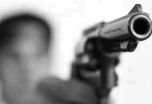 Quedó detenido por amenazar a sus vecinos con un arma