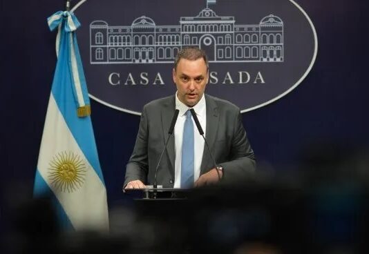 Adorni analizó la salida de Francos y habló de su nuevo rol como jefe de Gabinete