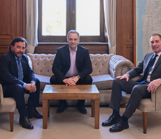 Presupuesto y reformas. Adorni y Santilli se reunieron con el gobernador de Salta