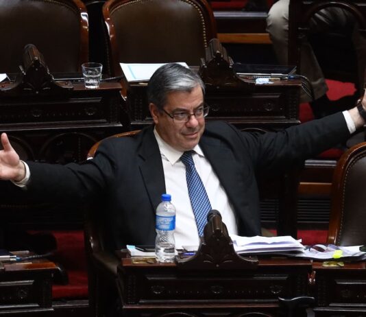 El peronismo en Diputados posterga el cisma para no regalarle otro triunfo político a Milei