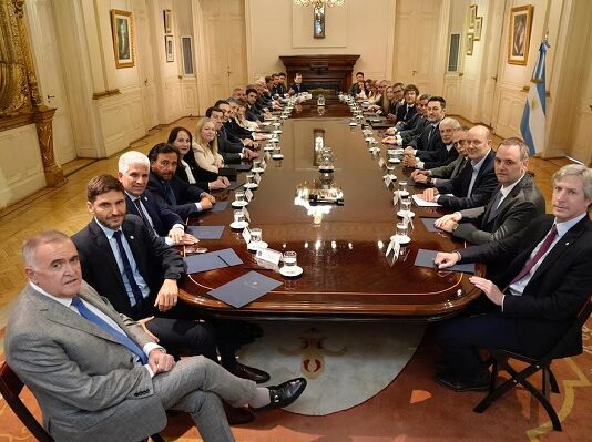 El Gobierno afina el vínculo con gobernadores para negociar el Presupuesto y las reformas