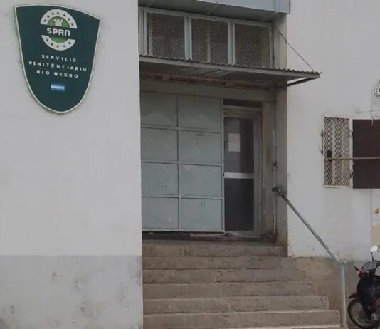 Tensión en el Penal II de Río Negro por presuntas requisas “humillantes” a presos y familiares