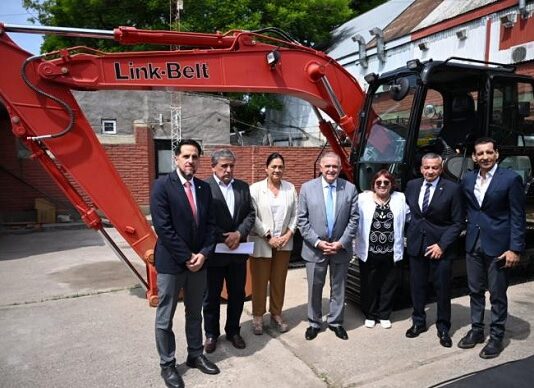 Jaldo entregó equipamiento a Recursos Hídricos y Medio Ambiente por cerca de $400 millones