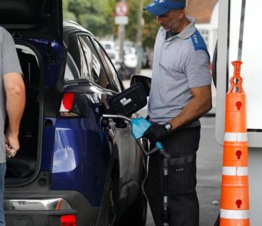 YPF anunció que la nafta bajará en promedio un 2% esta semana