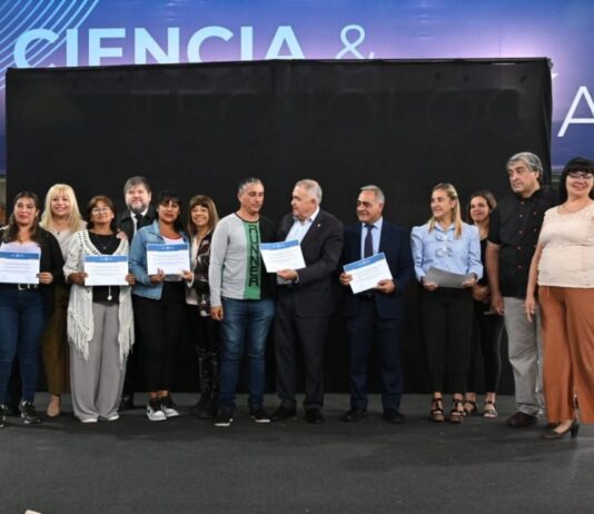Entregaron certificados a 140 egresados de un programa de formación en oficios que recorrió barrios de la Capital