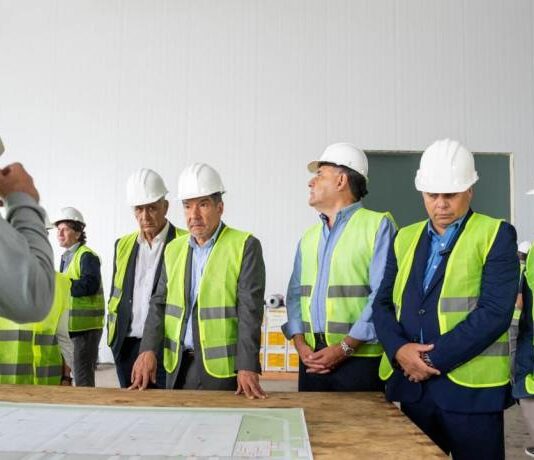 Acevedo recorrió las obras del nuevo Centro Logístico Sostenible de Fríos del Norte
