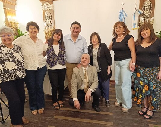 La presentación de la «Antología Letras de Fuego» encendió las emociones