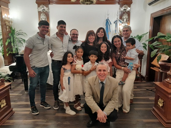 Maruli-con-familia-y-Julio-Lazarte-chica.jpg