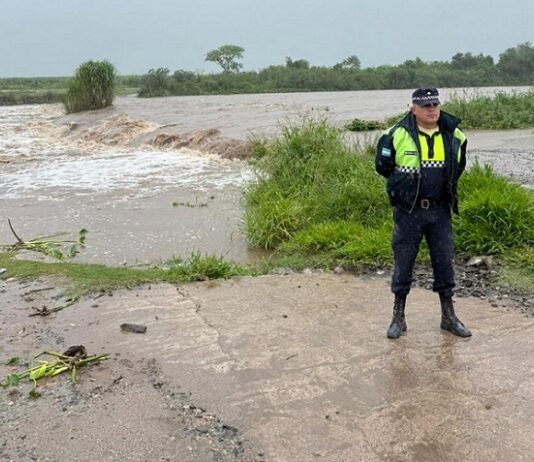 Los desborde de ríos en el interior de la provincia generan problemas en el tránsito