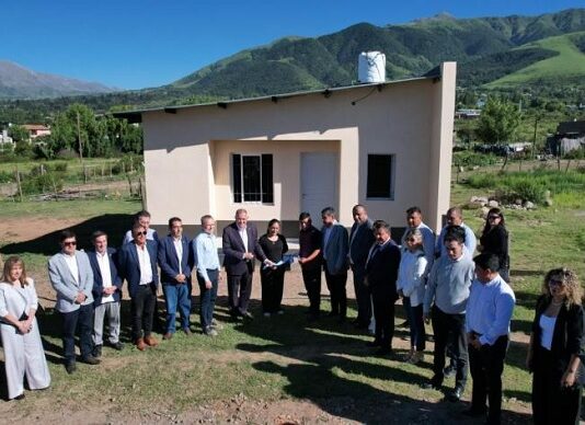 El Gobernador entregó viviendas en Tafí del Valle