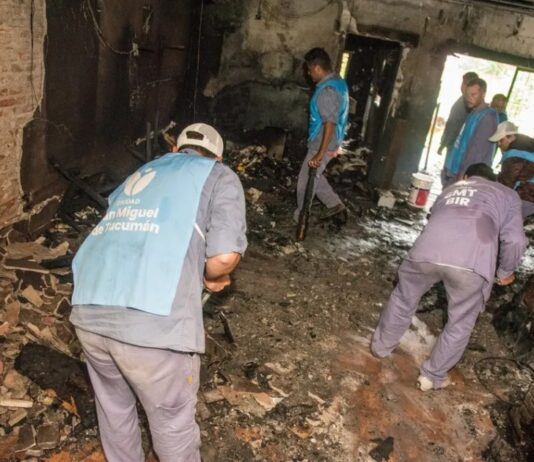 El Municipio asiste a una familia que lo perdió todo tras un voraz incendio en Juan José Paso al 2500