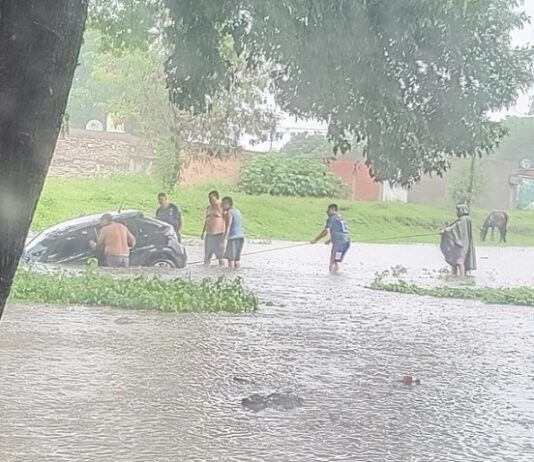 La capital tucumana amaneció anegadas mientras se anuncia que las lluvias seguirán
