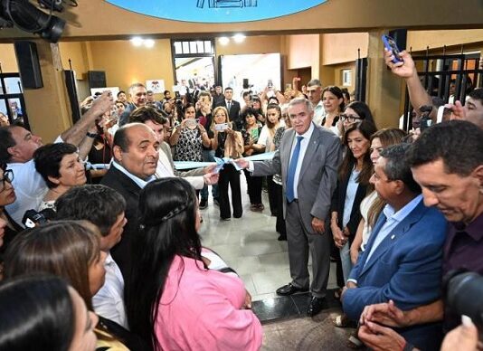 Jaldo inauguró obras en la biblioteca de Trancas y entregó camionetas