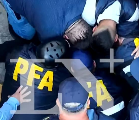 "Me están ahorcando". Así la Policía reducía a un manifestante ante la presunción de que estaba armado