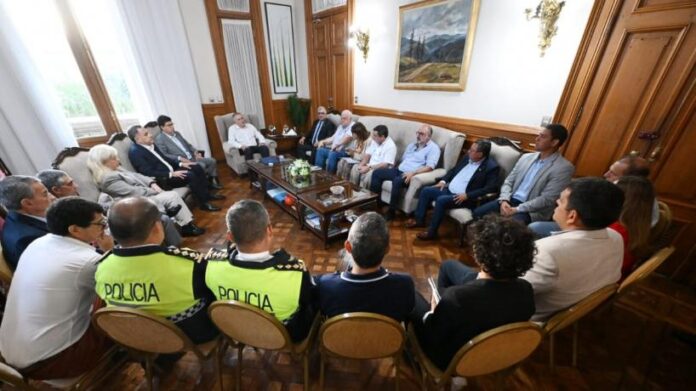 Jaldo-encabeza-una-reunion-de-Gabinete-en-pleno.jpeg
