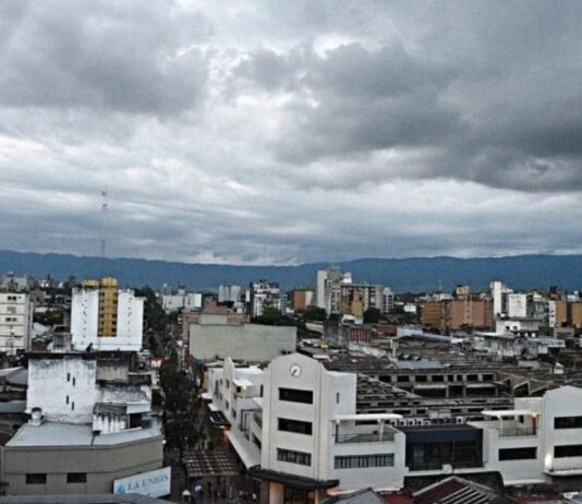 Alerta por tormentas en Tucumán: anticipan lluvias intensas y ráfagas de hasta 70 km/h
