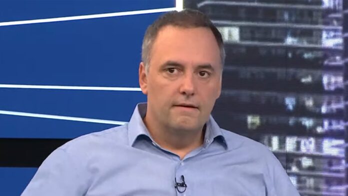 el-jefe-de-gabinete-manuel-adorni-esta-noche-en-2JMDQYEU2RCYLHOJPVJKINNPGY.jpg