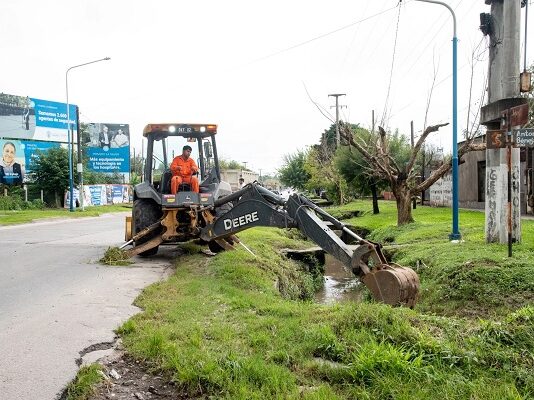Tras el temporal, refuerzan la limpieza de canales y desagües en distintos puntos de la capital