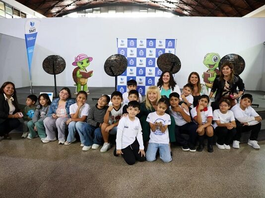 Cocinas solares fabricadas por familias del Centro de Tartamudez serán utilizadas en escuelas municipales