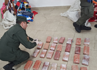 una mujer escondió 51 kilos de marihuana en mantas y acolchados