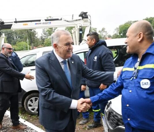 Jaldo inauguró un pozo de agua en el Liceo Militar y garantizó el abastecimiento a barrios vecinos