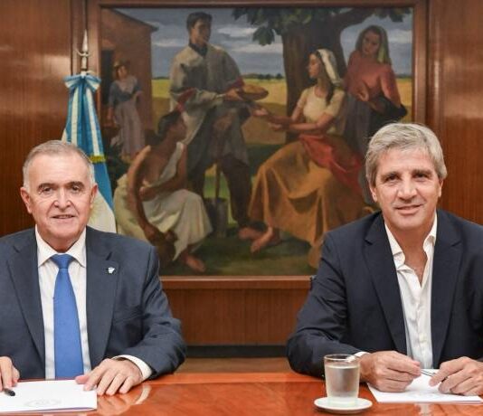 Jaldo recibió de Nación la copia de la adjudicación del Acueducto de Vipos
