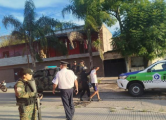 Un fuerte operativo policial dejó varias personas demoradas