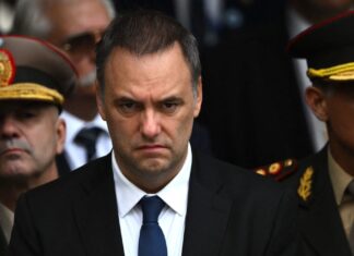 Con la mira en Adorni, la oposición planea convertir la próxima sesión informativa en una interpelación por su patrimonio