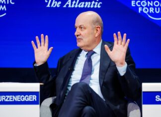 Sturzenegger habló del conflicto en el SMN y dijo que se destinan “millones de dólares” al pago de sueldos