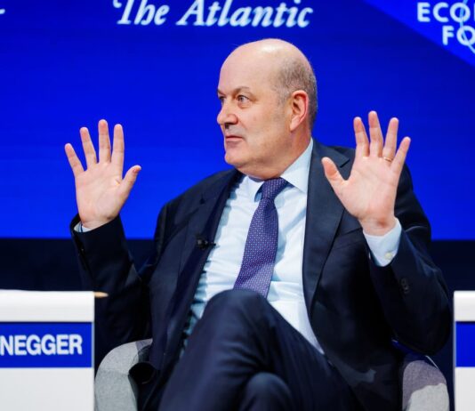 Sturzenegger habló del conflicto en el SMN y dijo que se destinan “millones de dólares” al pago de sueldos